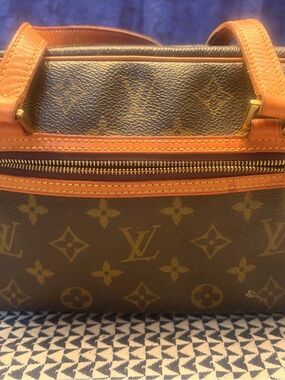 Louis Vuitton Cite GM 🤎 Everyday LV Shoulder Bag